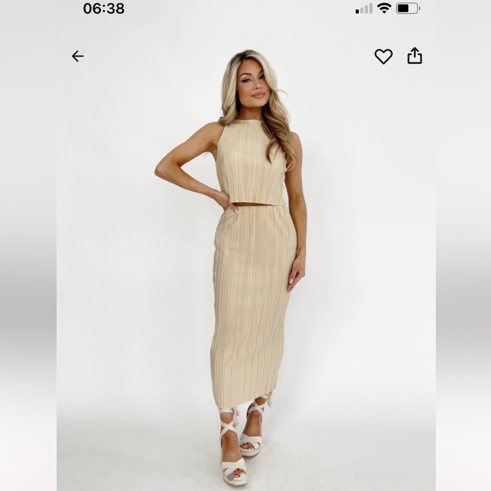 Chic Sleeveless Gold Midi Dress